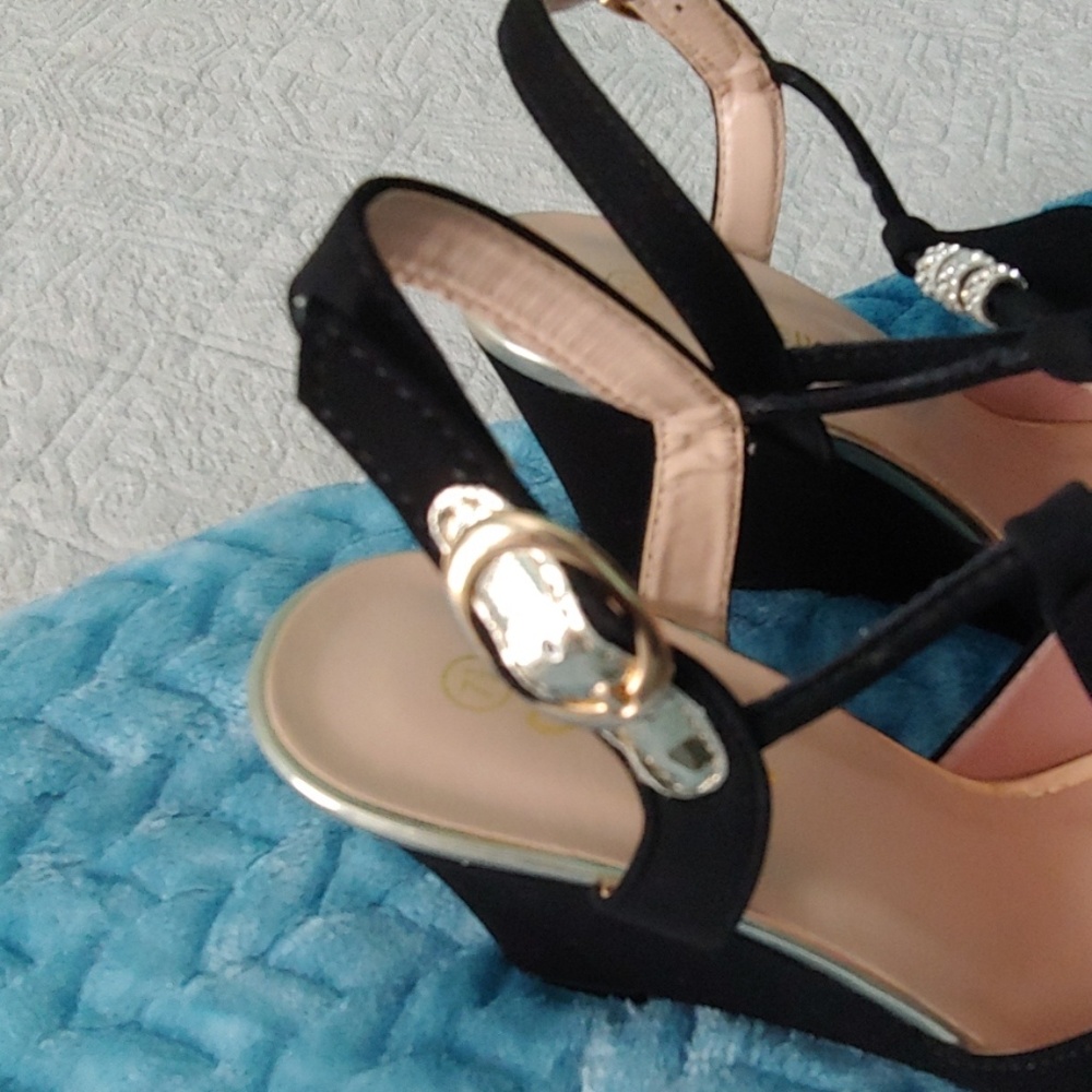 Shoes - Picture 5 of 5